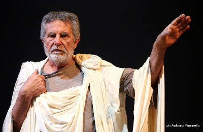 Pippo Pattavina in Socrate di Cerami - serio e tragico personaggio